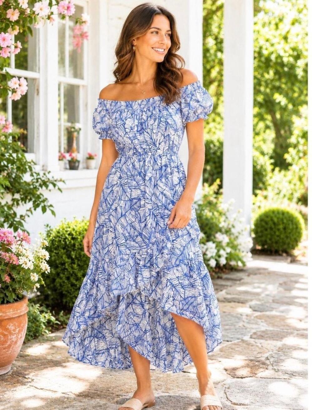 Vineyard Vines Banana Leaf High-Low Maxi Dress in Blue/White. Size 10